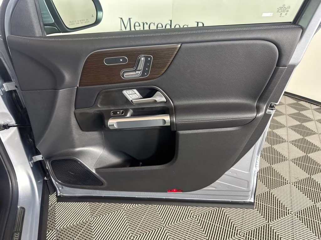 2025 Cirrus Silver Metallic Mercedes-Benz GLB GLB 250 FWD SUV