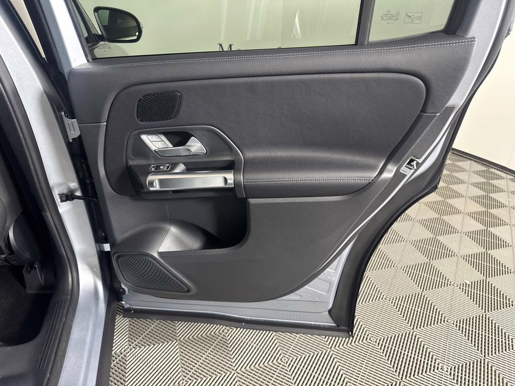 2025 Cirrus Silver Metallic Mercedes-Benz GLB GLB 250 FWD SUV