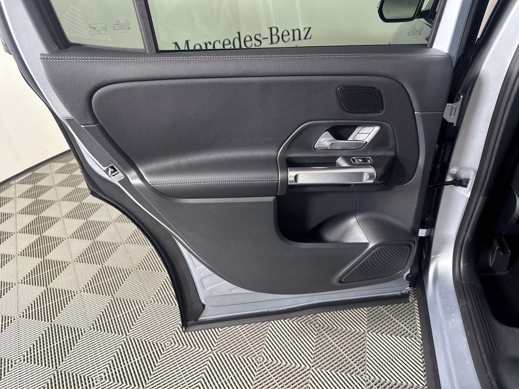 2025 Cirrus Silver Metallic Mercedes-Benz GLB GLB 250 FWD SUV