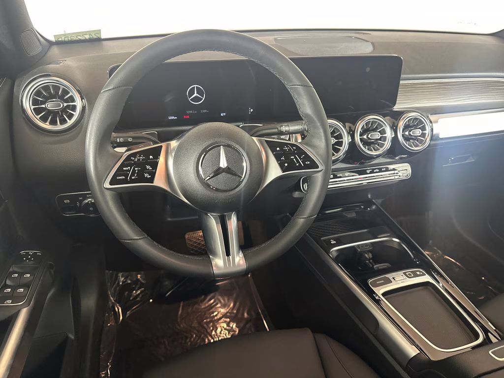 2025 Cirrus Silver Metallic Mercedes-Benz GLB GLB 250 FWD SUV