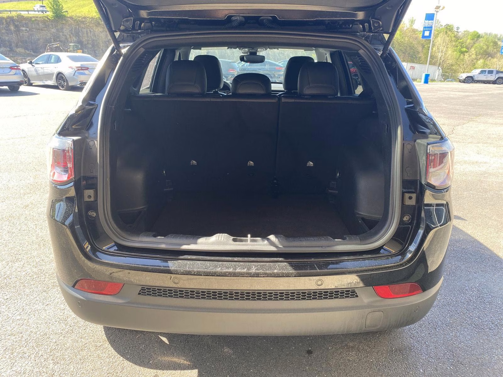 2025 Diamond Black Crystal Pearlcoat Jeep Compass Limited 4X4 SUV