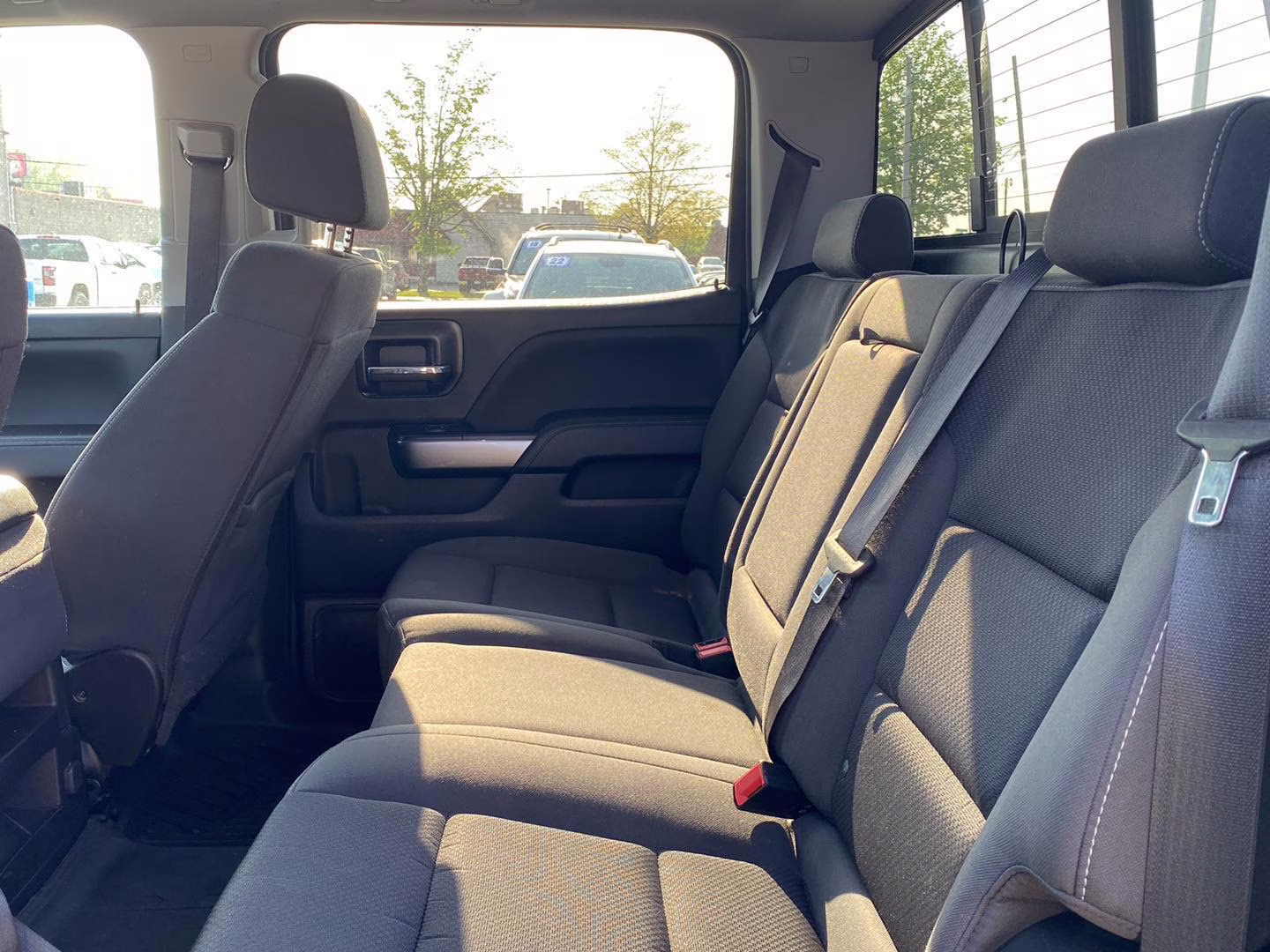 2018 Silver Ice Metallic Chevrolet Silverado 1500 LT 4X4 Truck