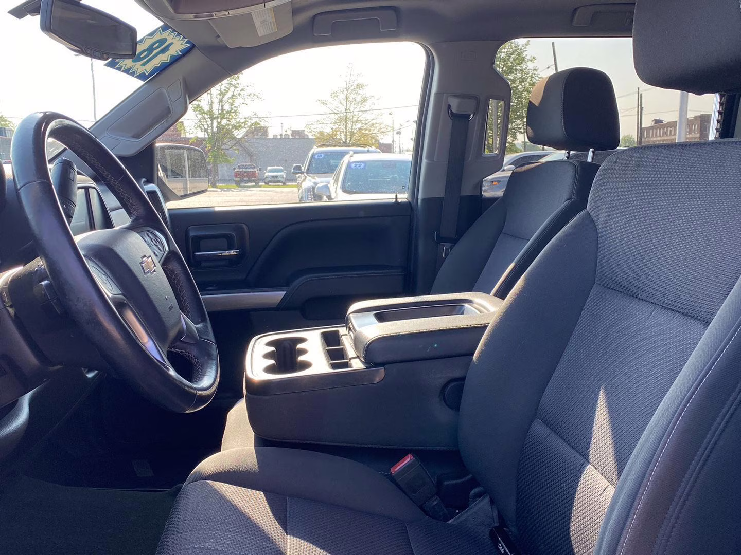 2018 Silver Ice Metallic Chevrolet Silverado 1500 LT 4X4 Truck