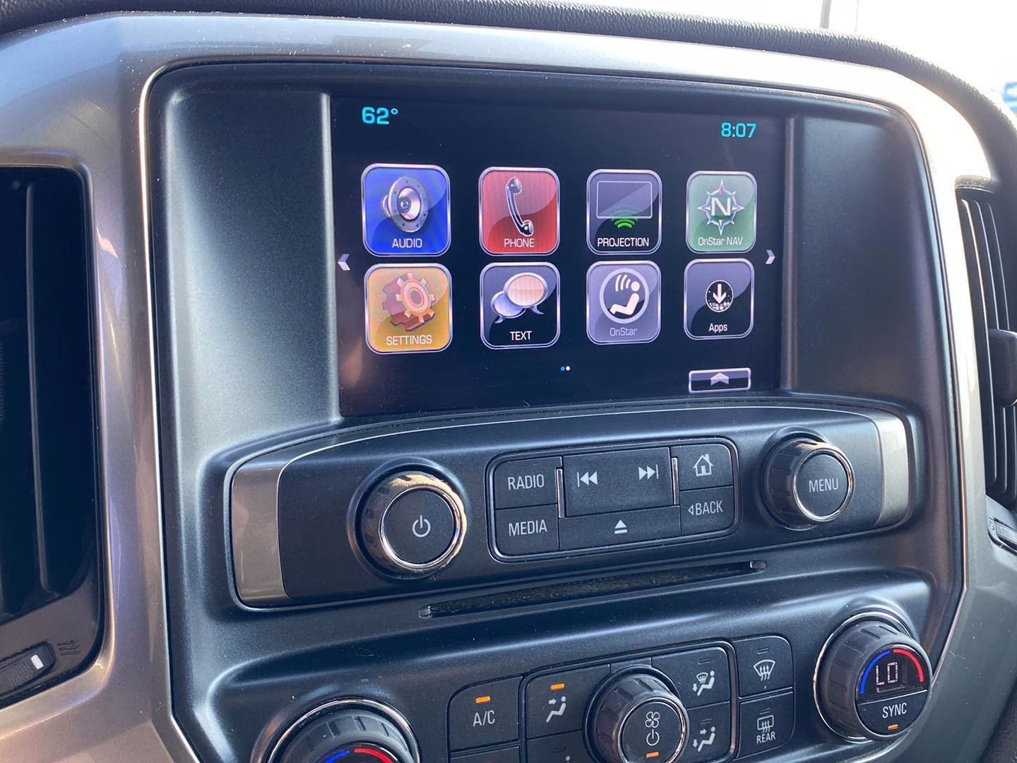 2018 Silver Ice Metallic Chevrolet Silverado 1500 LT 4X4 Truck