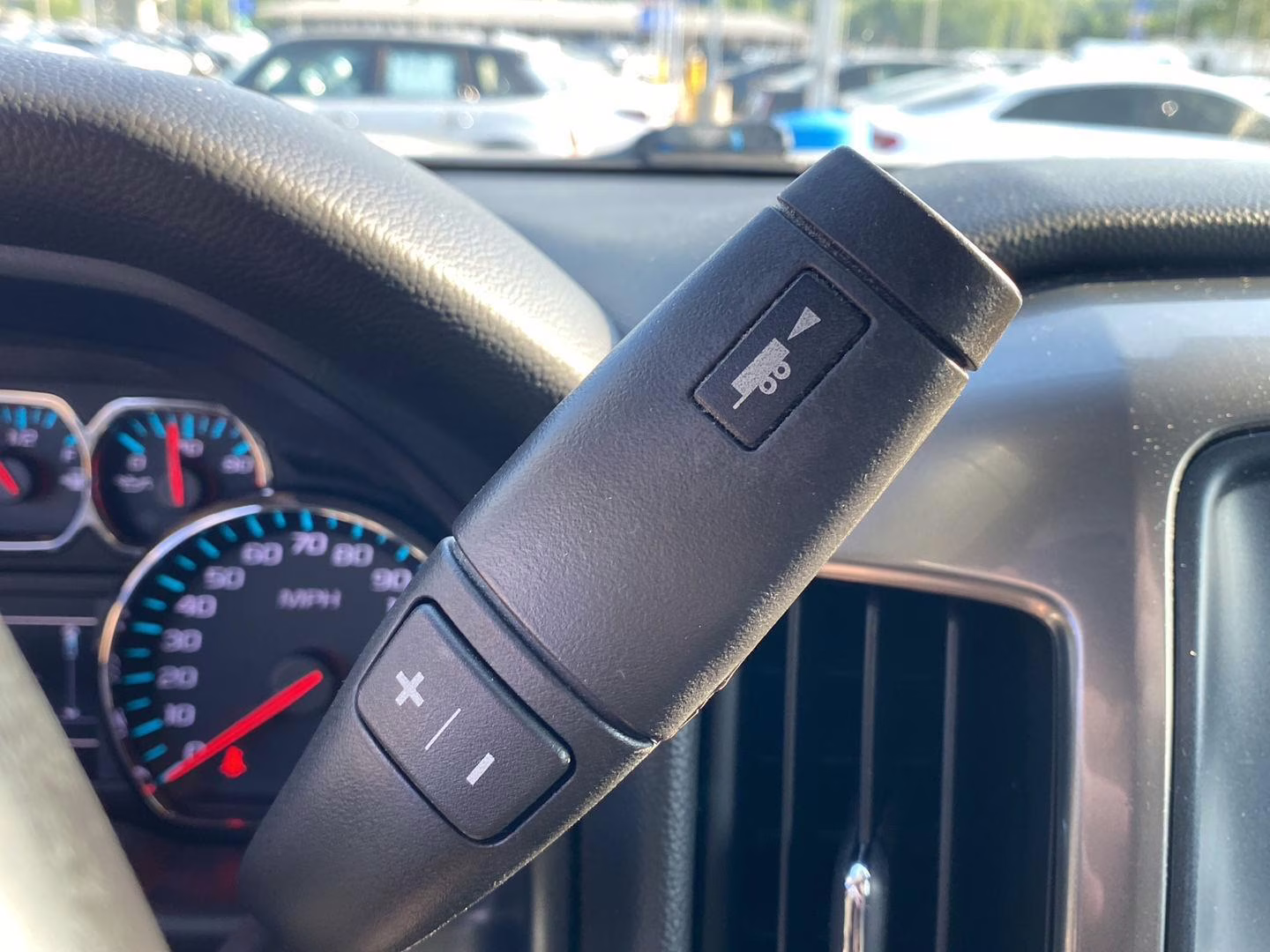 2018 Silver Ice Metallic Chevrolet Silverado 1500 LT 4X4 Truck