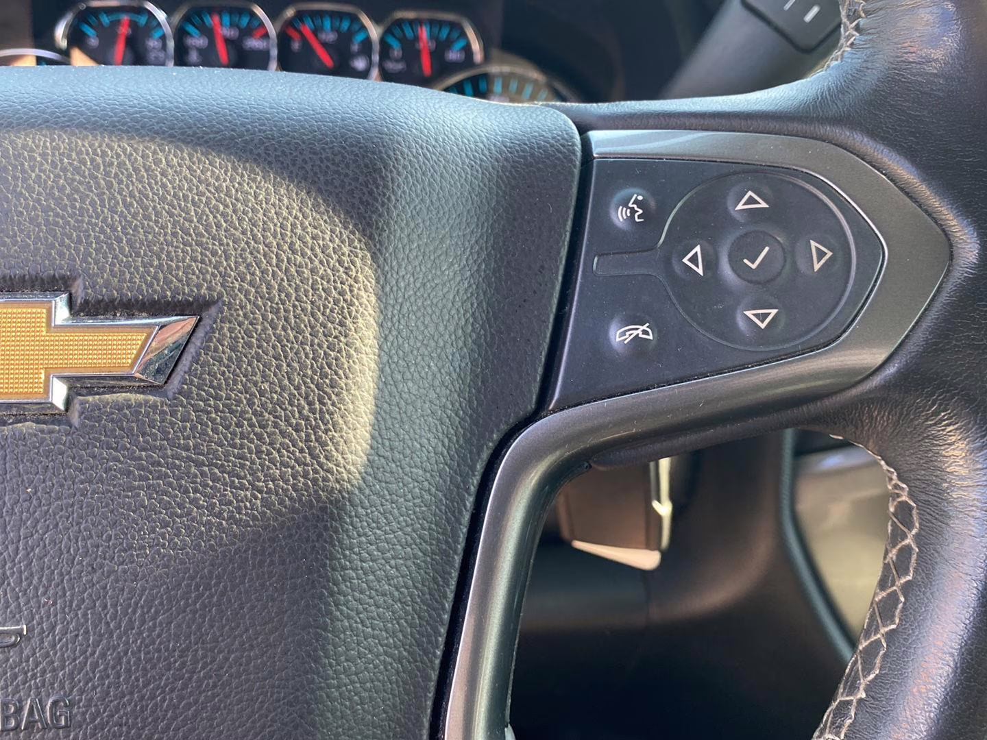 2018 Silver Ice Metallic Chevrolet Silverado 1500 LT 4X4 Truck