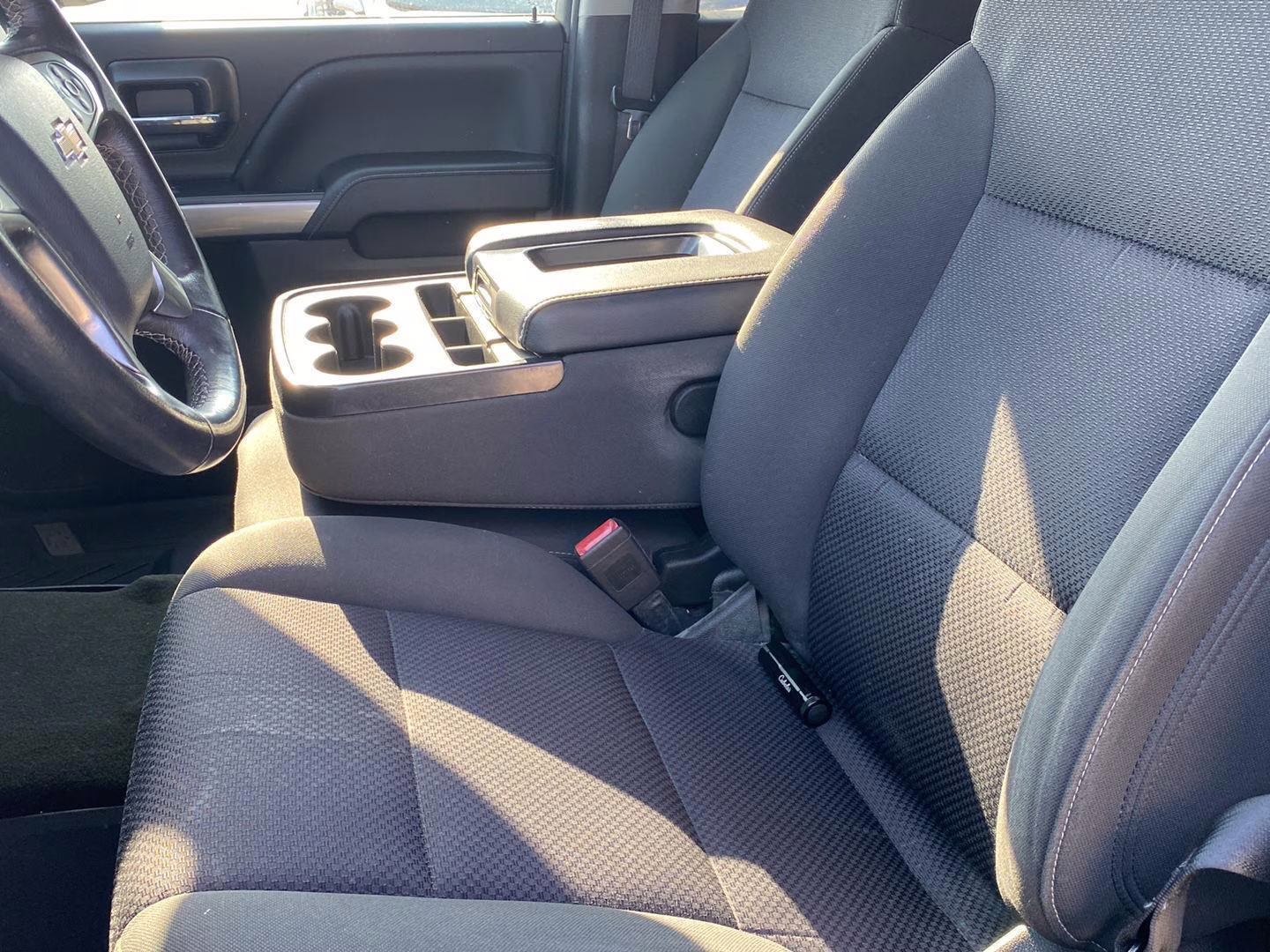 2018 Silver Ice Metallic Chevrolet Silverado 1500 LT 4X4 Truck