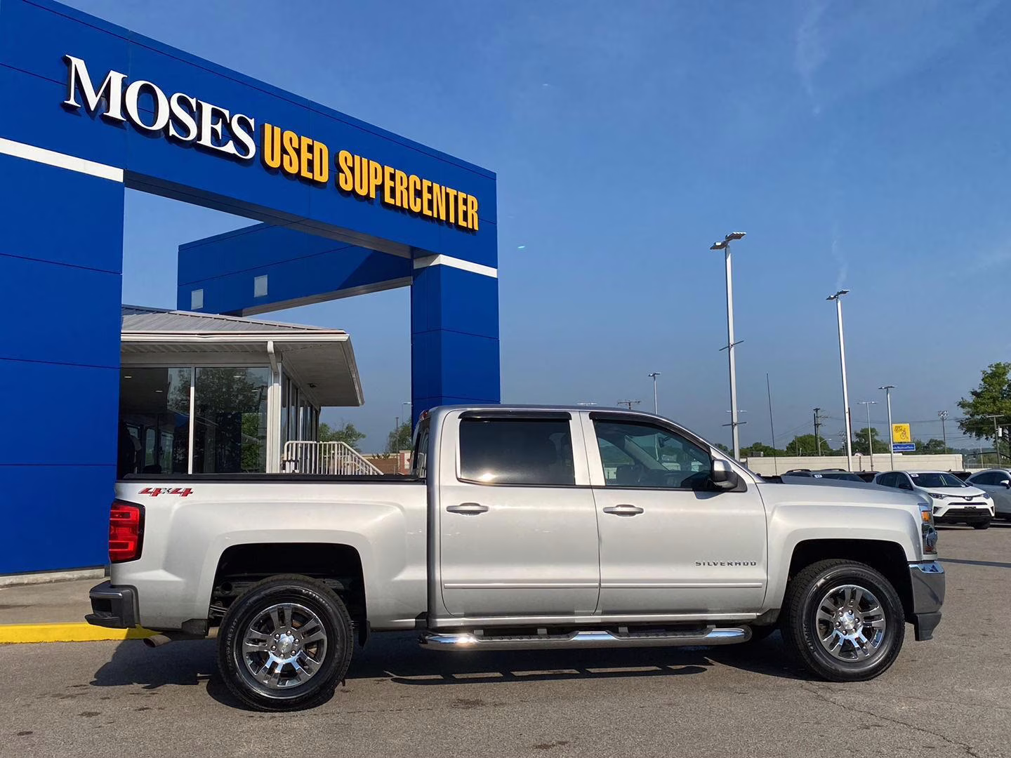 2018 Silver Ice Metallic Chevrolet Silverado 1500 LT 4X4 Truck