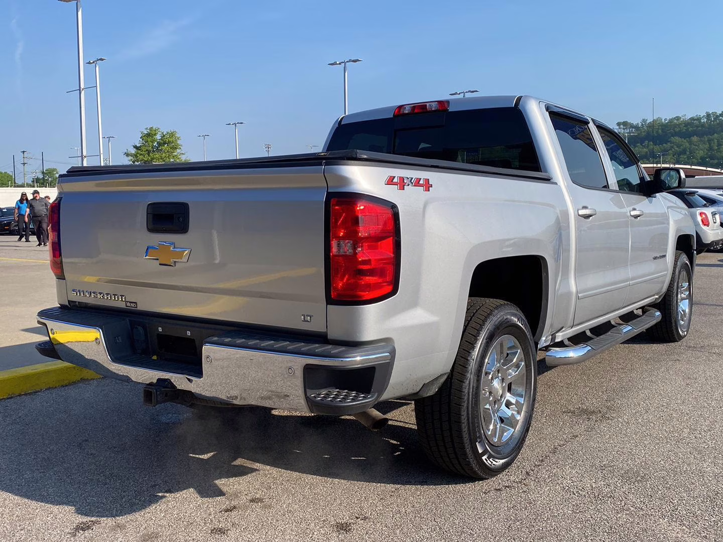 2018 Silver Ice Metallic Chevrolet Silverado 1500 LT 4X4 Truck