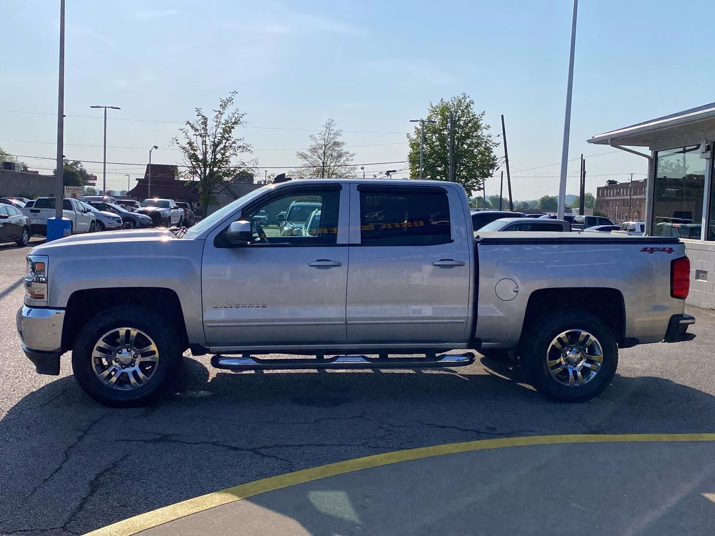 2018 Silver Ice Metallic Chevrolet Silverado 1500 LT 4X4 Truck
