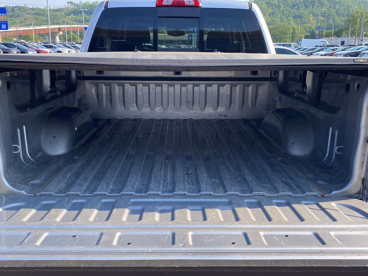 2018 Silver Ice Metallic Chevrolet Silverado 1500 LT 4X4 Truck