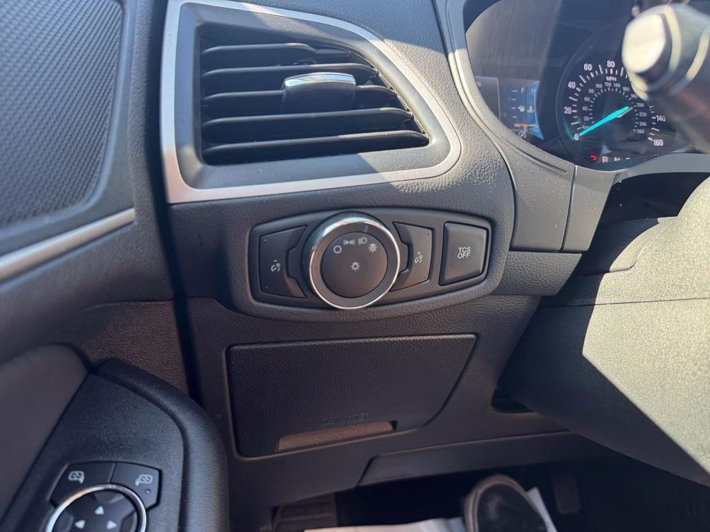 2024 Oxford White Ford Edge SEL AWD SUV