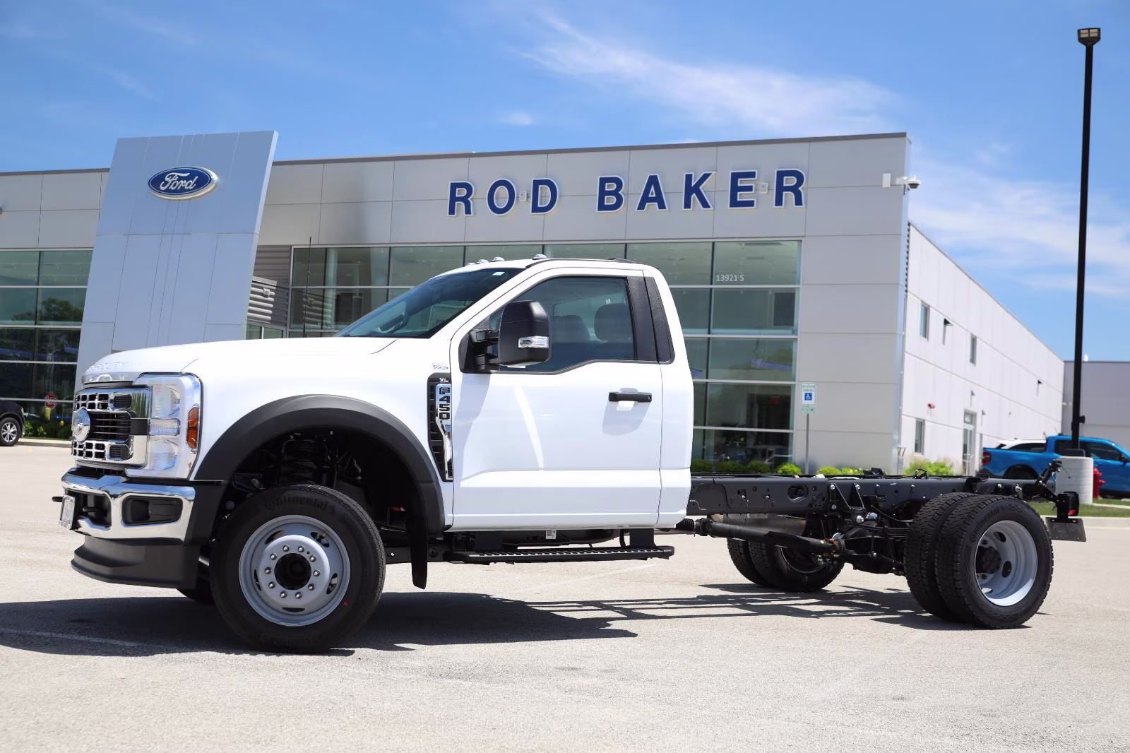 2026 Oxford White Ford Super Duty F-450 DRW XL RWD Truck