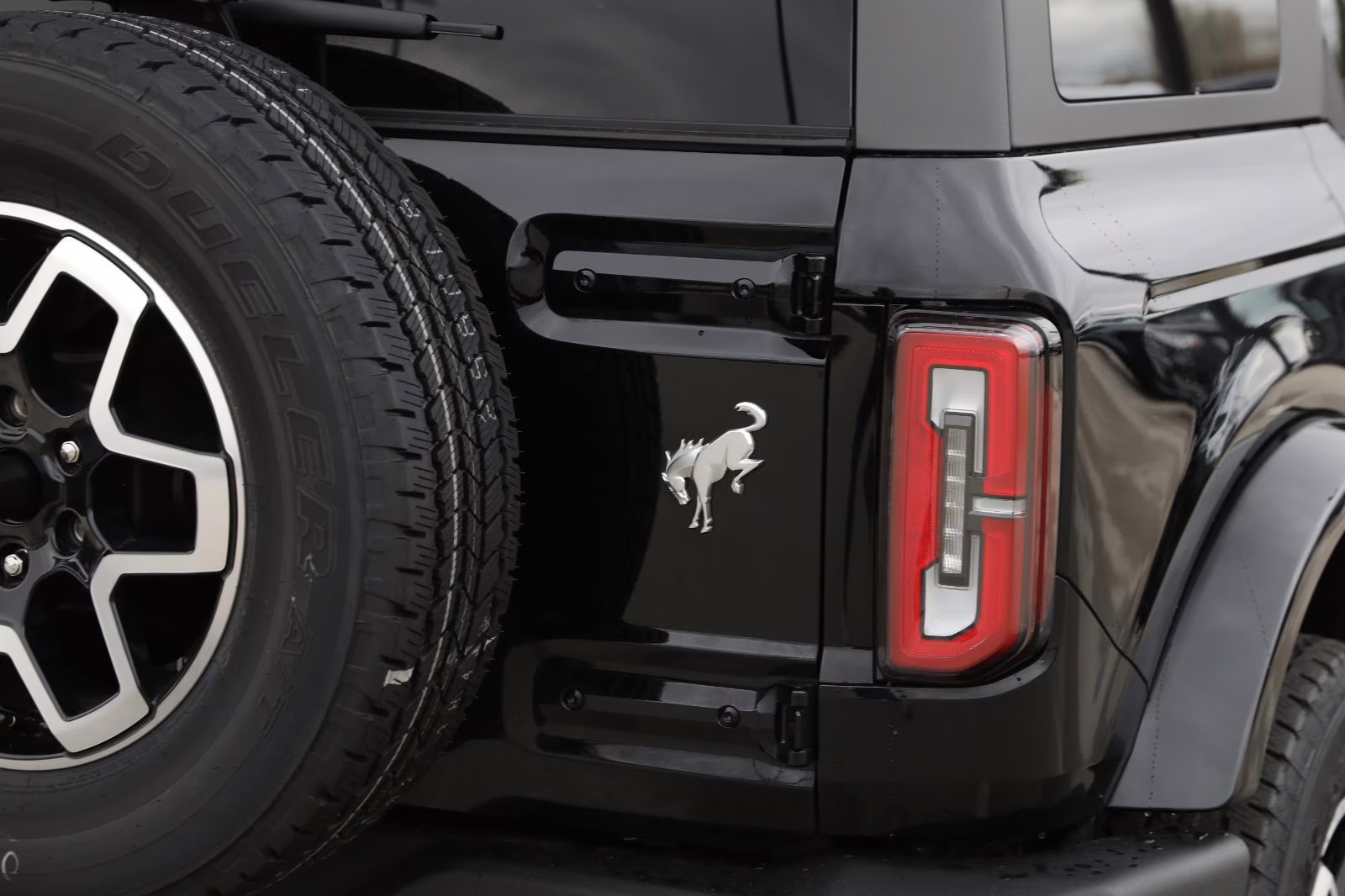 2026 Shadow Black Ford Bronco Outer Banks 4X4 SUV