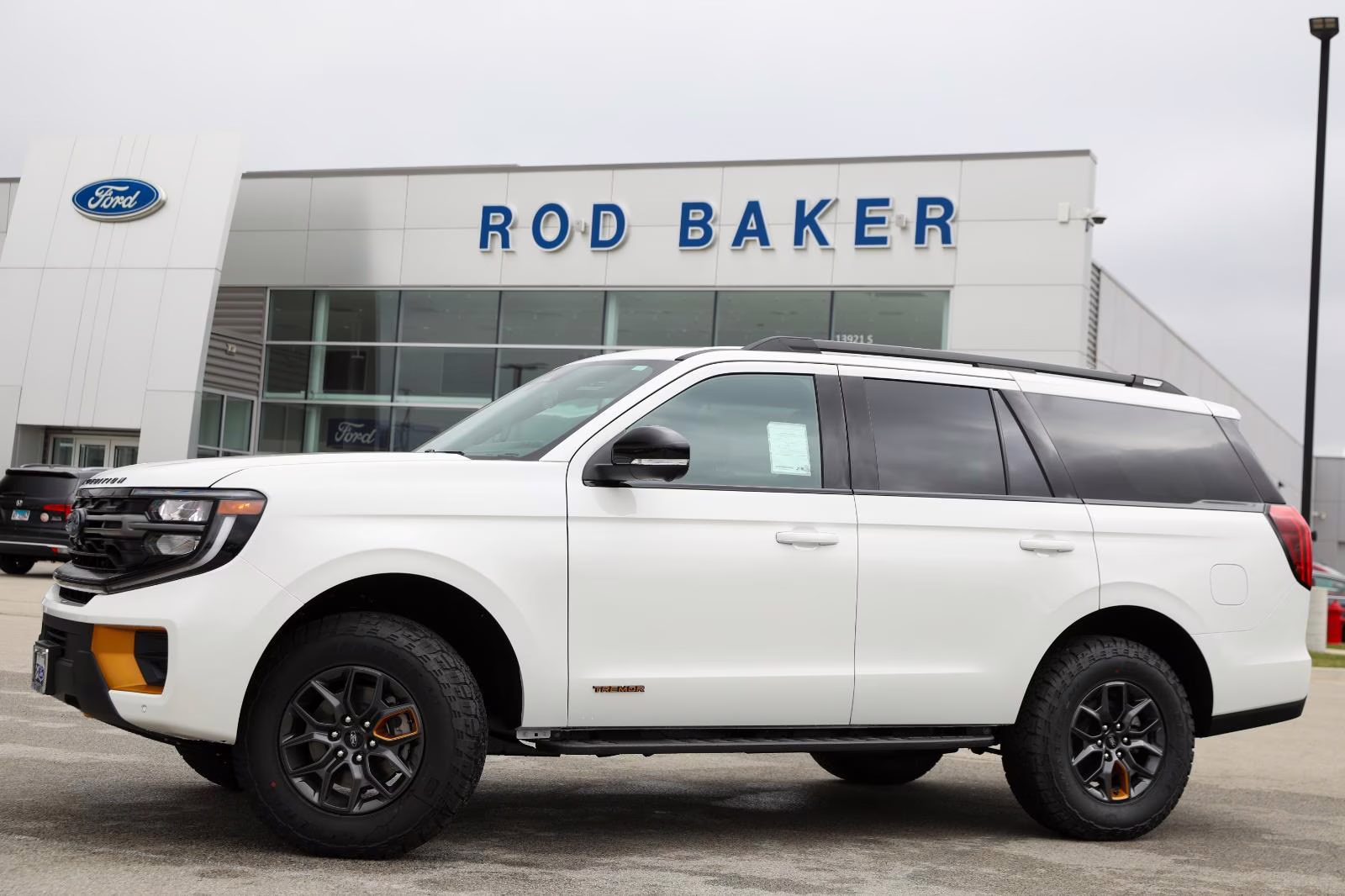 2026 Star White Metallic Tri-Coat Ford Expedition Tremor 4X4 SUV