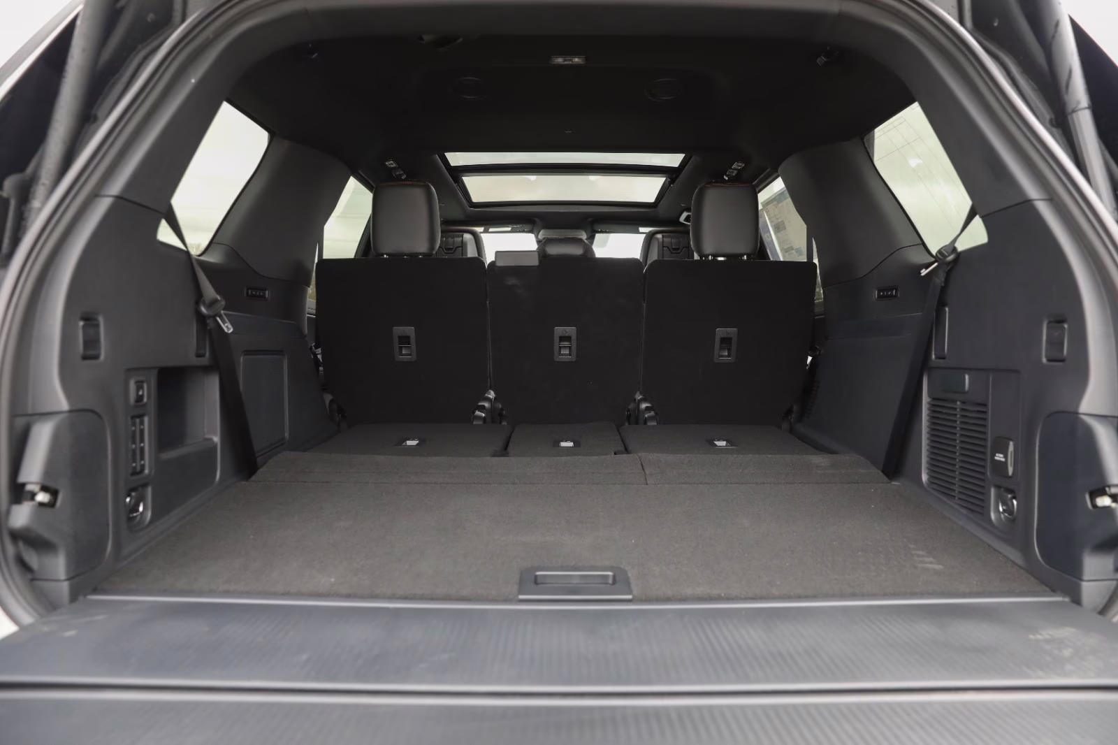 2026 Star White Metallic Tri-Coat Ford Expedition Tremor 4X4 SUV