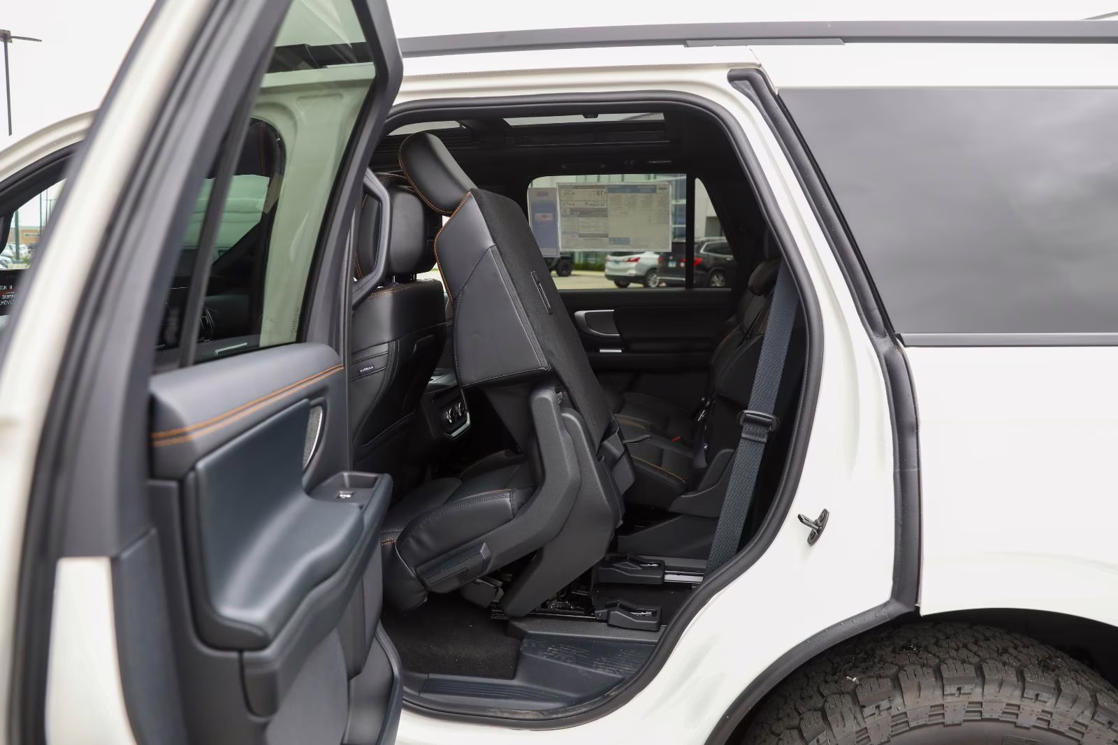 2026 Star White Metallic Tri-Coat Ford Expedition Tremor 4X4 SUV