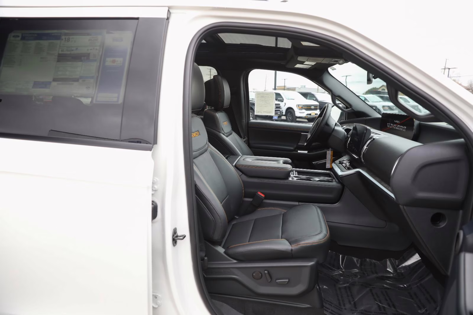 2026 Star White Metallic Tri-Coat Ford Expedition Tremor 4X4 SUV