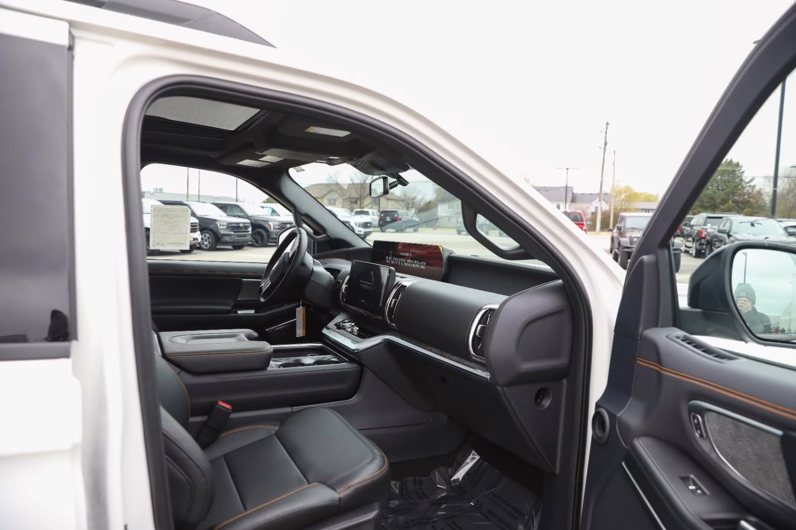 2026 Star White Metallic Tri-Coat Ford Expedition Tremor 4X4 SUV