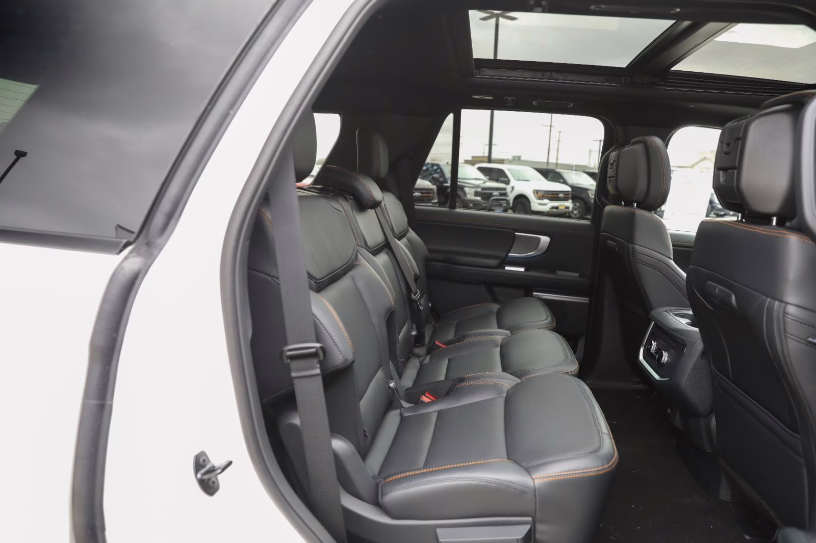 2026 Star White Metallic Tri-Coat Ford Expedition Tremor 4X4 SUV