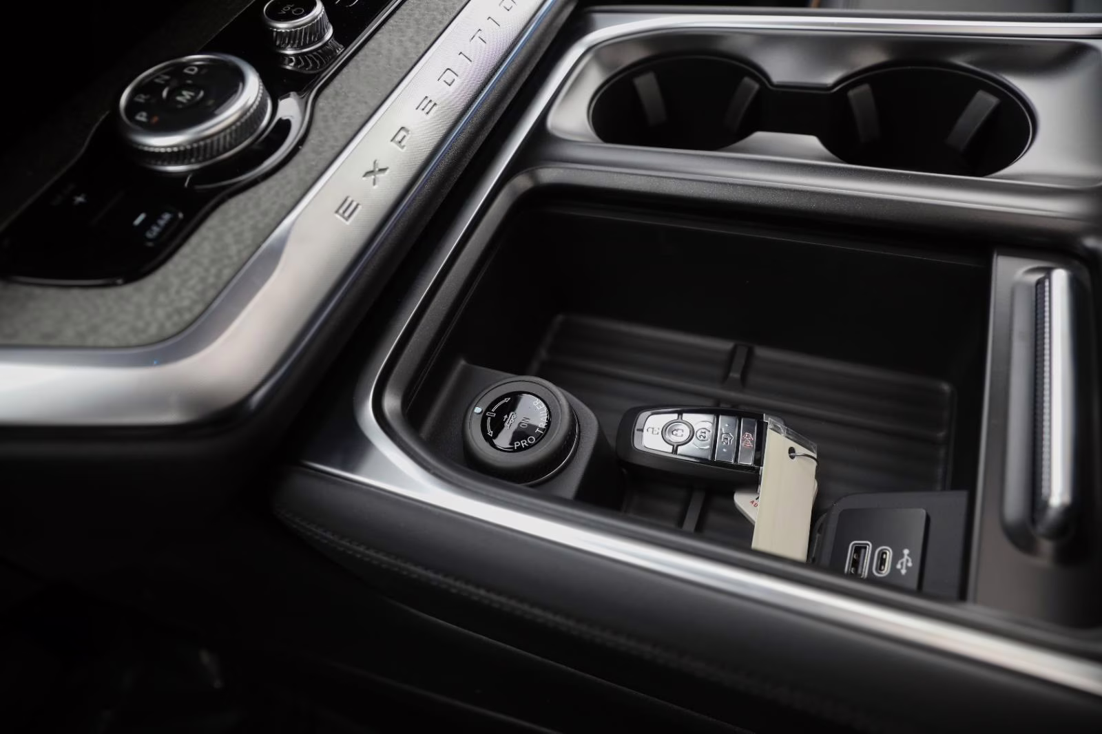 2026 Star White Metallic Tri-Coat Ford Expedition Tremor 4X4 SUV