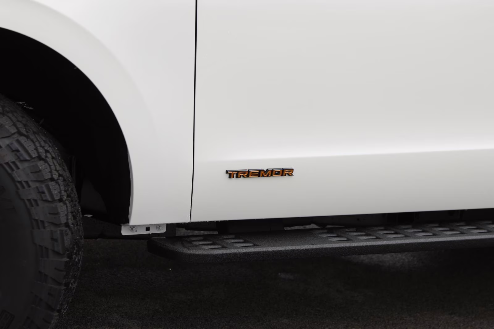 2026 Star White Metallic Tri-Coat Ford Expedition Tremor 4X4 SUV