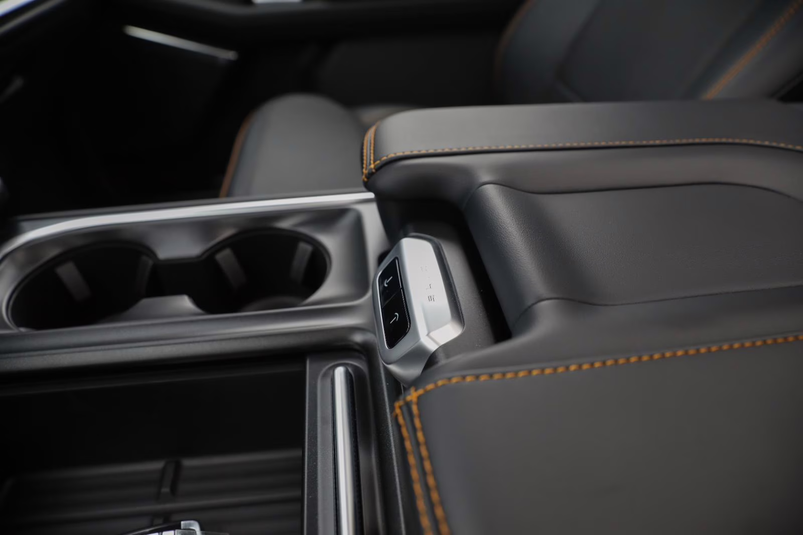 2026 Star White Metallic Tri-Coat Ford Expedition Tremor 4X4 SUV