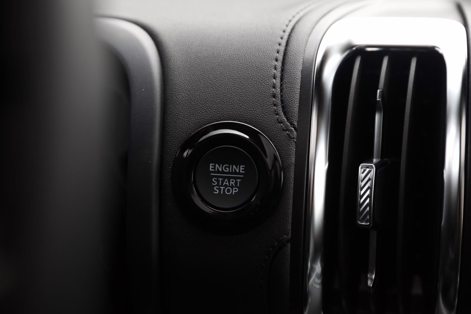 2026 Star White Metallic Tri-Coat Ford Expedition Tremor 4X4 SUV