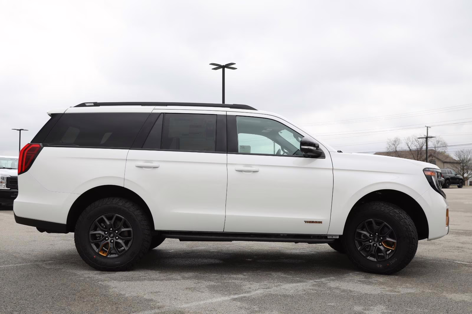 2026 Star White Metallic Tri-Coat Ford Expedition Tremor 4X4 SUV