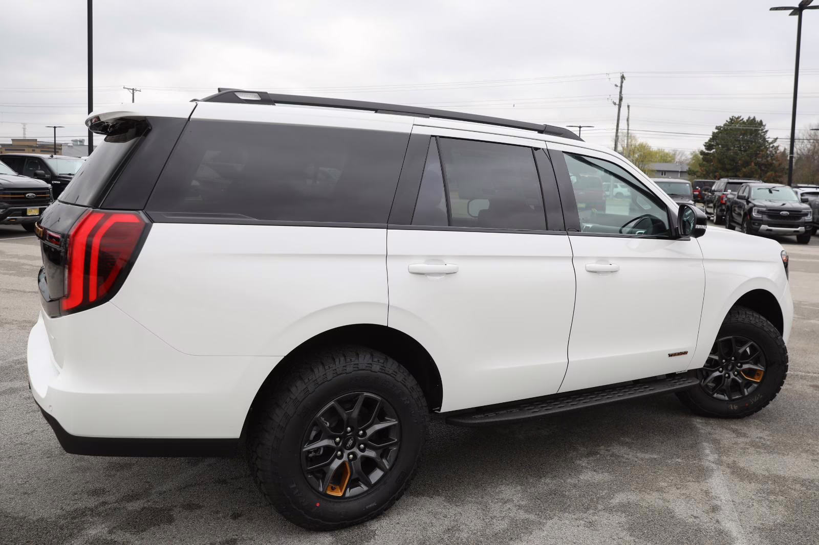 2026 Star White Metallic Tri-Coat Ford Expedition Tremor 4X4 SUV