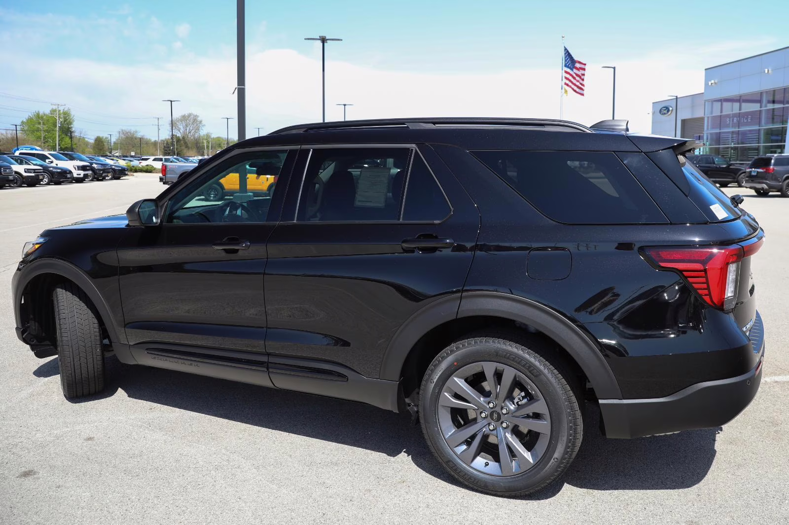2026 Agate Black Metallic Ford Explorer Active w/200A Pkg 4X4 SUV
