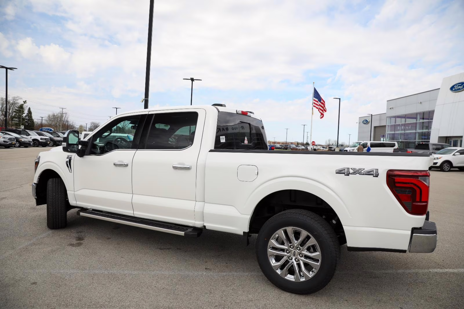 2026 Star White Metallic Tri-Coat Ford F-150 LARIAT 4X4 Truck