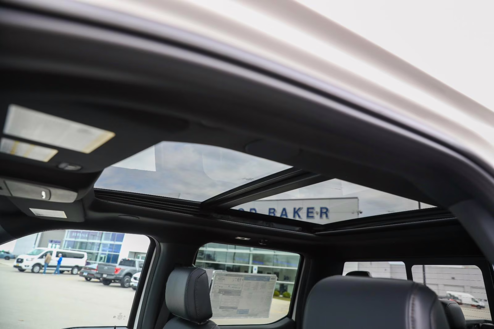 2026 Star White Metallic Tri-Coat Ford F-150 LARIAT 4X4 Truck