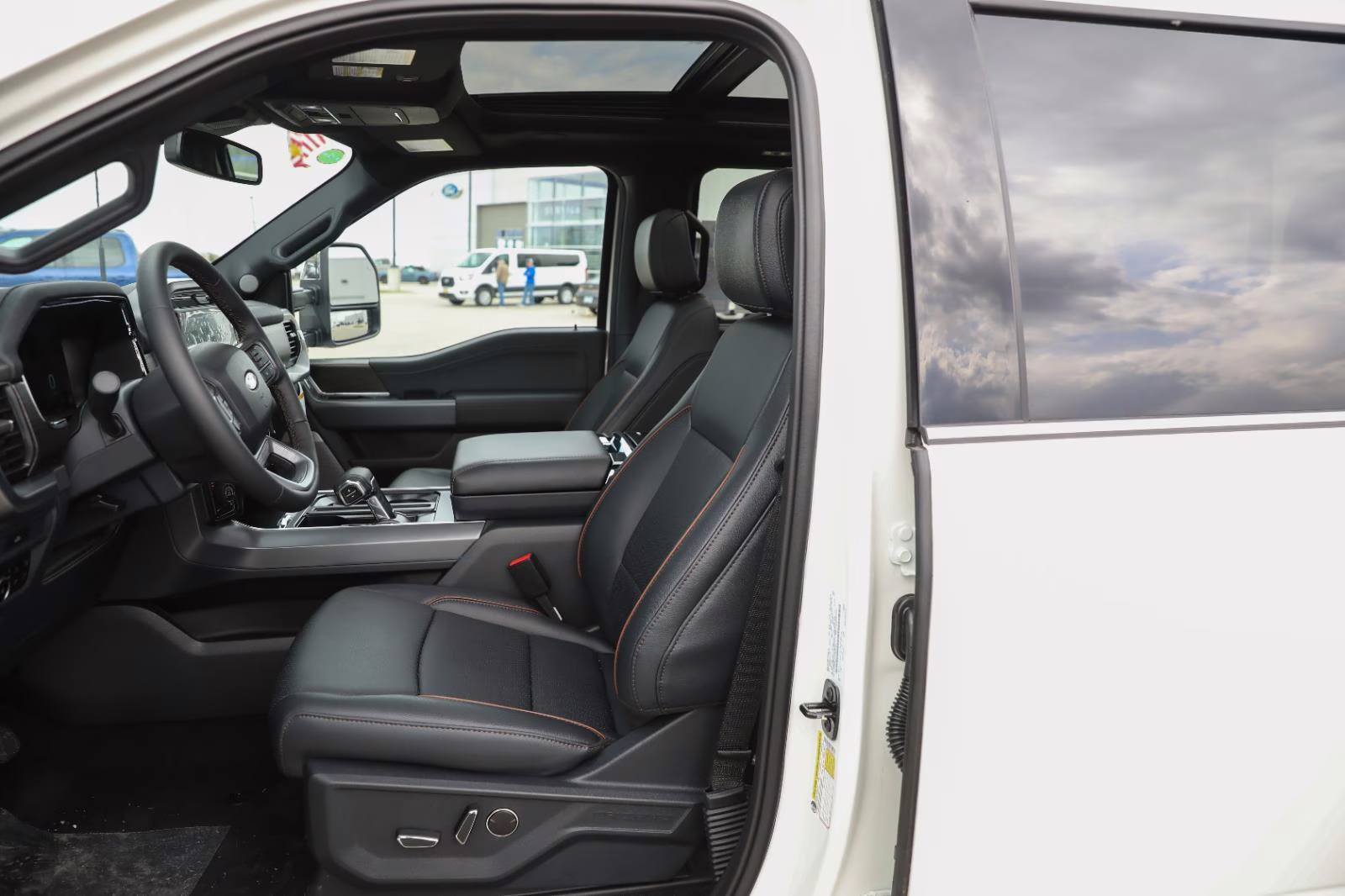 2026 Star White Metallic Tri-Coat Ford F-150 LARIAT 4X4 Truck