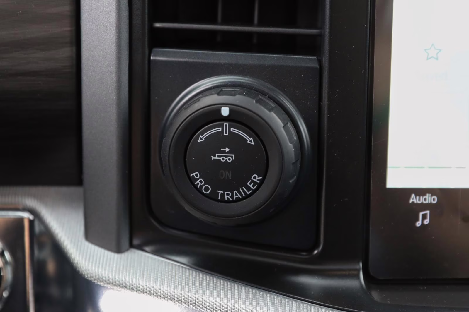 2026 Star White Metallic Tri-Coat Ford F-150 LARIAT 4X4 Truck