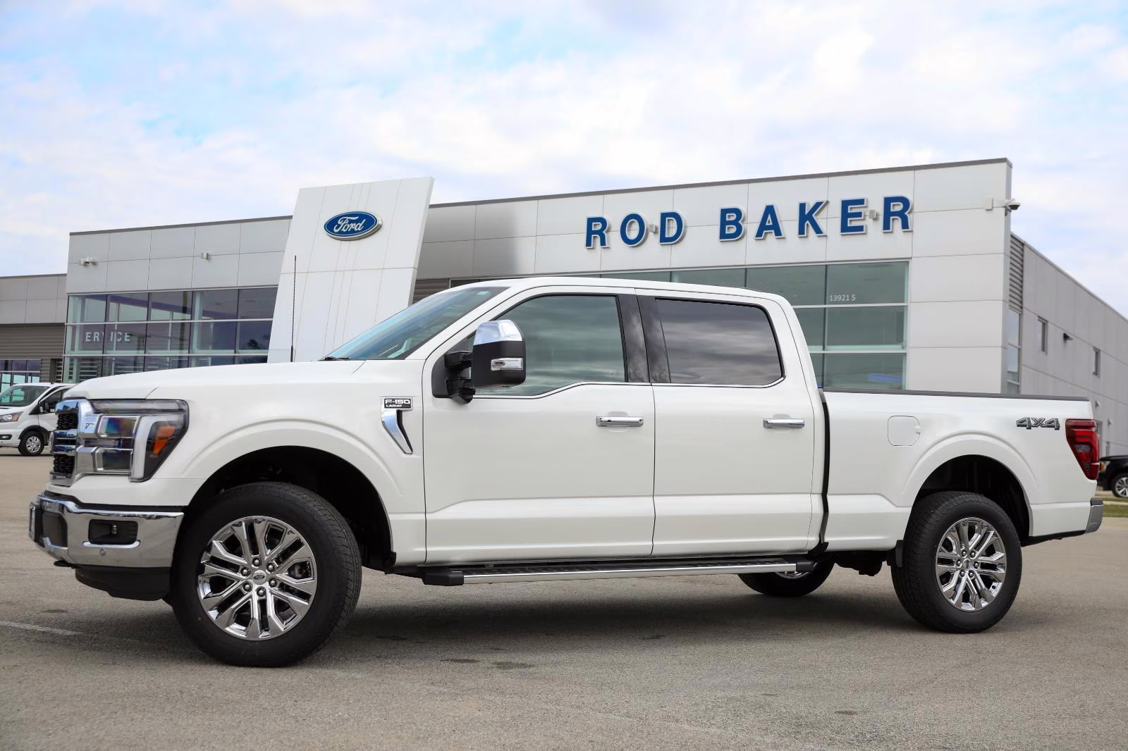 2026 Star White Metallic Tri-Coat Ford F-150 LARIAT 4X4 Truck