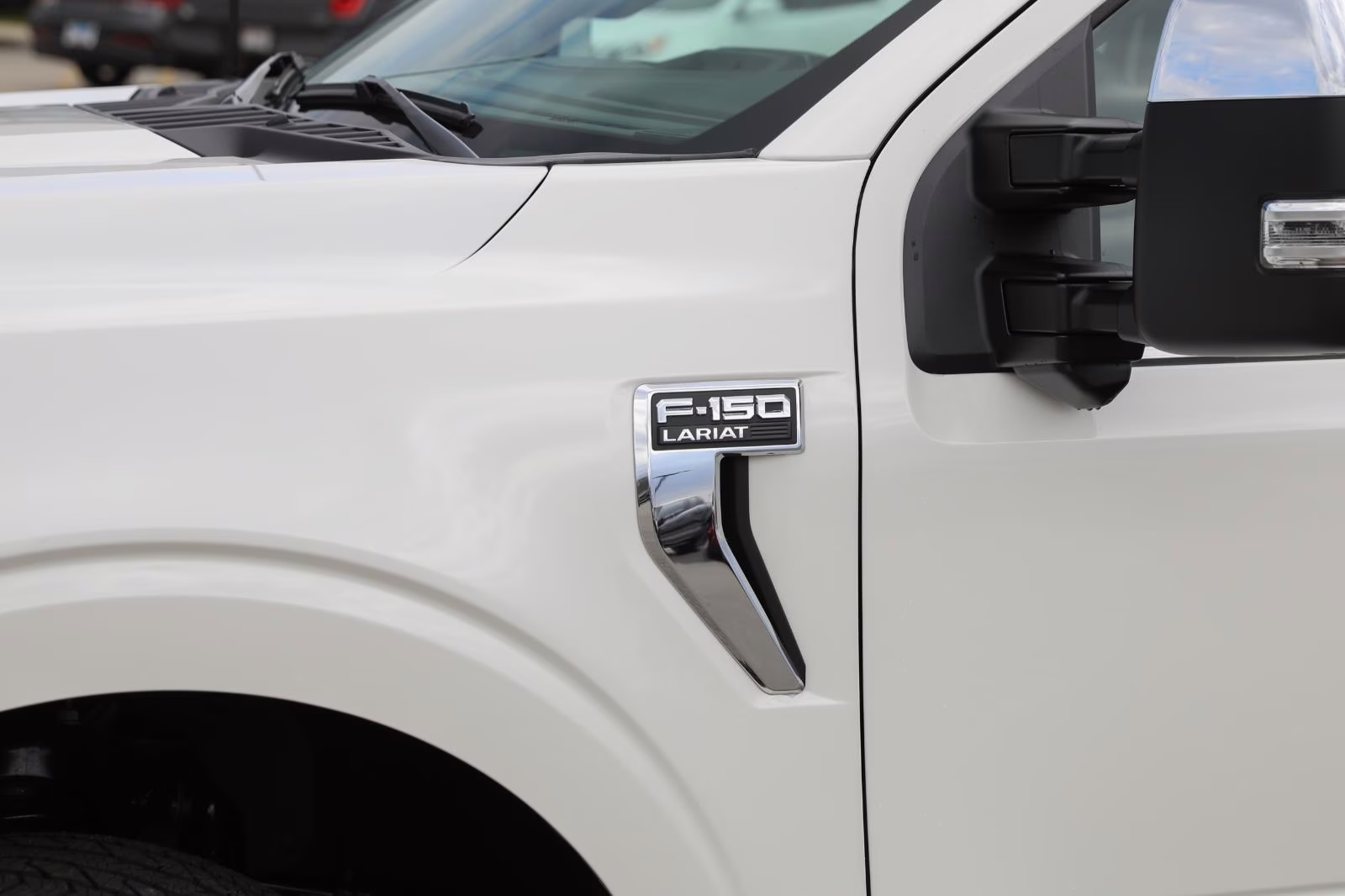 2026 Star White Metallic Tri-Coat Ford F-150 LARIAT 4X4 Truck