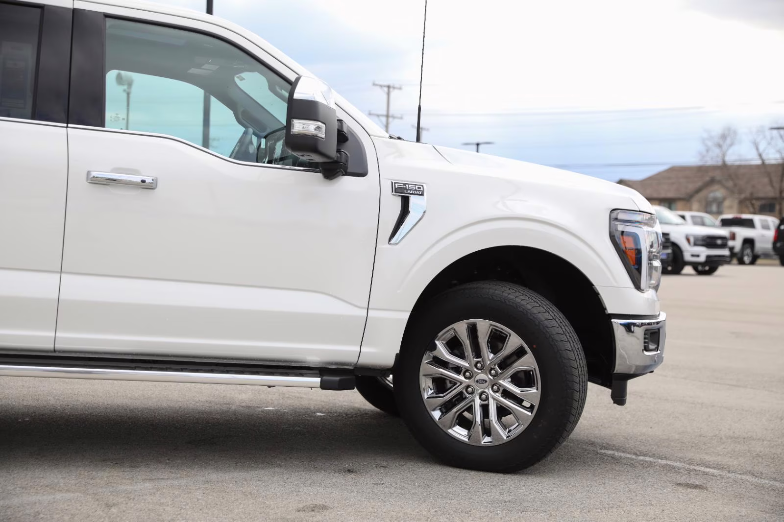 2026 Star White Metallic Tri-Coat Ford F-150 LARIAT 4X4 Truck