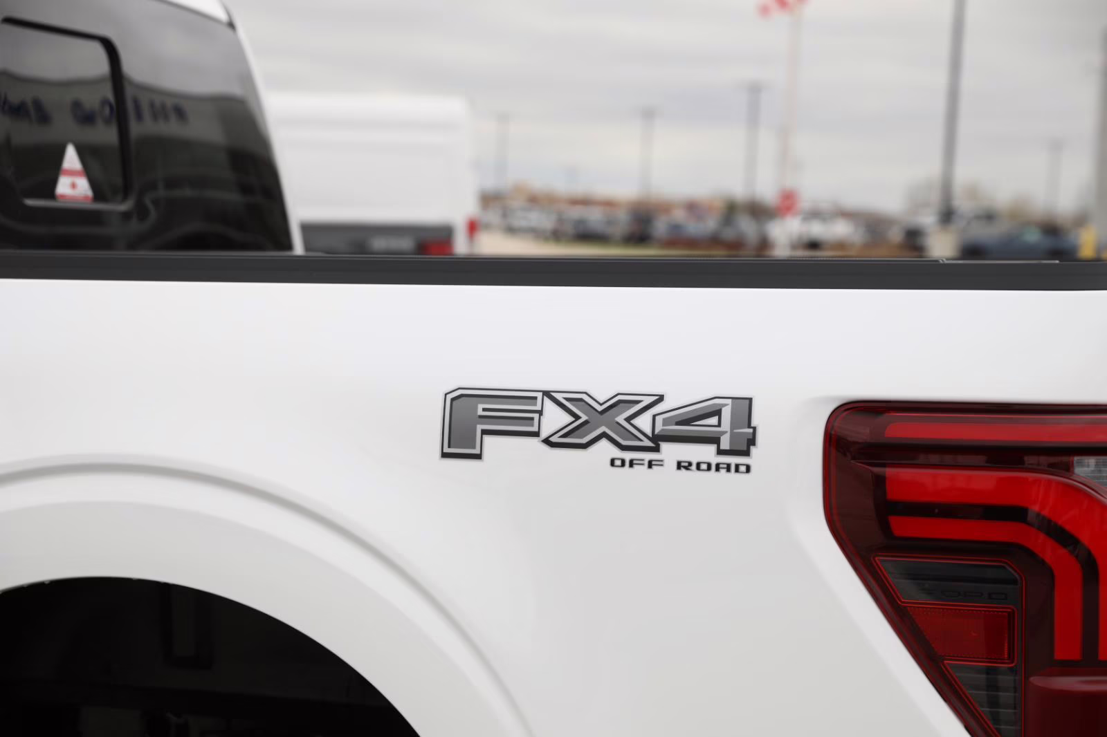 2026 Oxford White Ford F-150 LARIAT 4X4 Truck