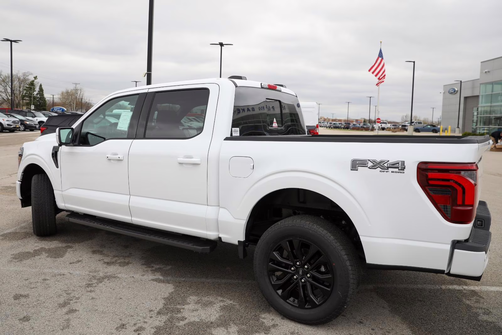 2026 Oxford White Ford F-150 LARIAT 4X4 Truck