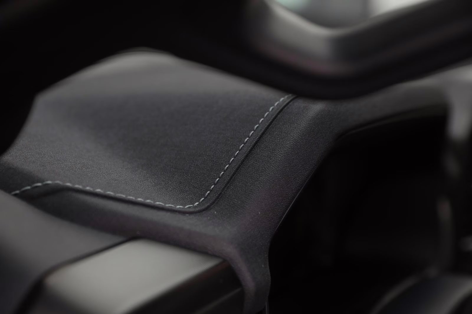 2026 Oxford White Ford F-150 LARIAT 4X4 Truck