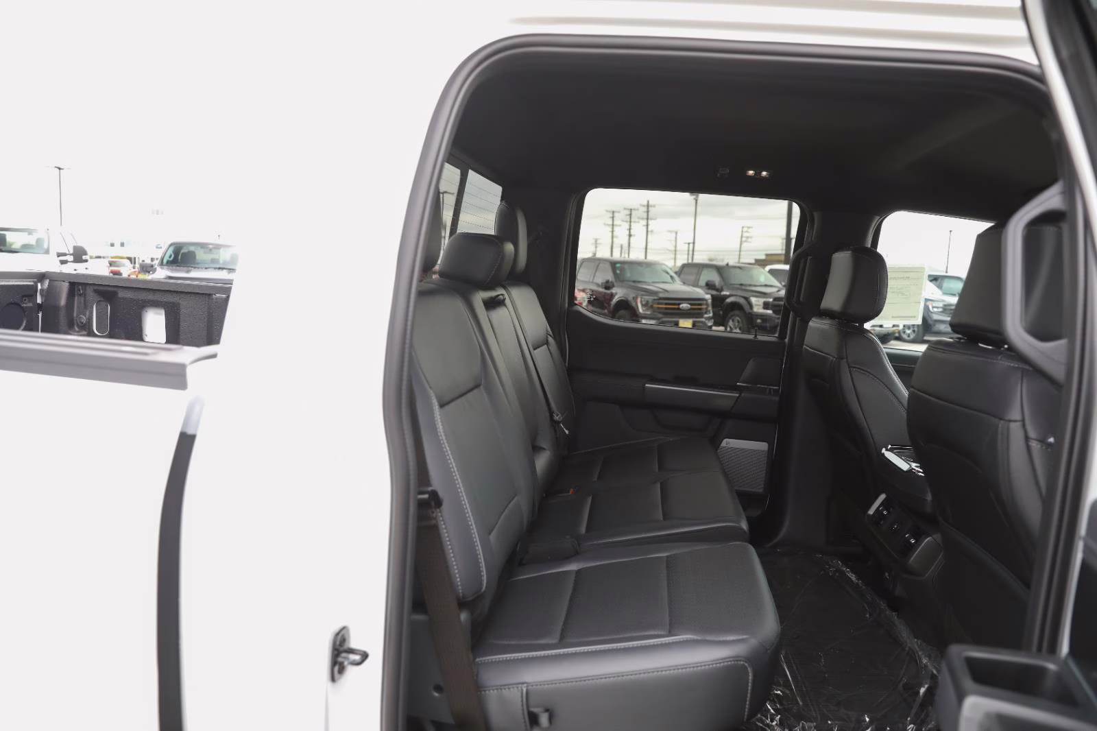 2026 Oxford White Ford F-150 LARIAT 4X4 Truck