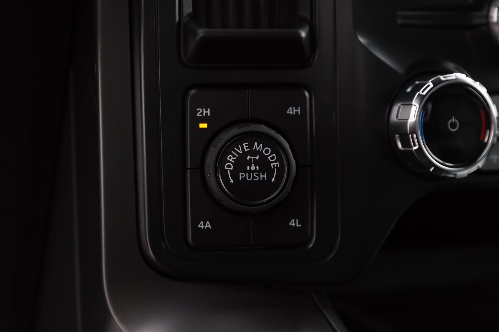 2026 Oxford White Ford F-150 LARIAT 4X4 Truck