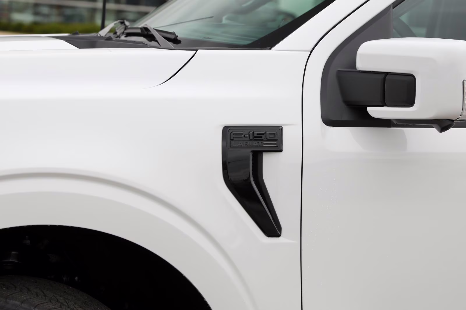 2026 Oxford White Ford F-150 LARIAT 4X4 Truck