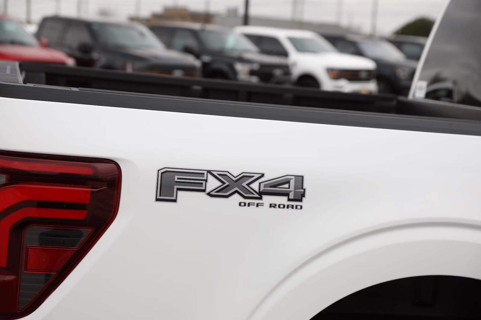 2026 Oxford White Ford F-150 LARIAT 4X4 Truck