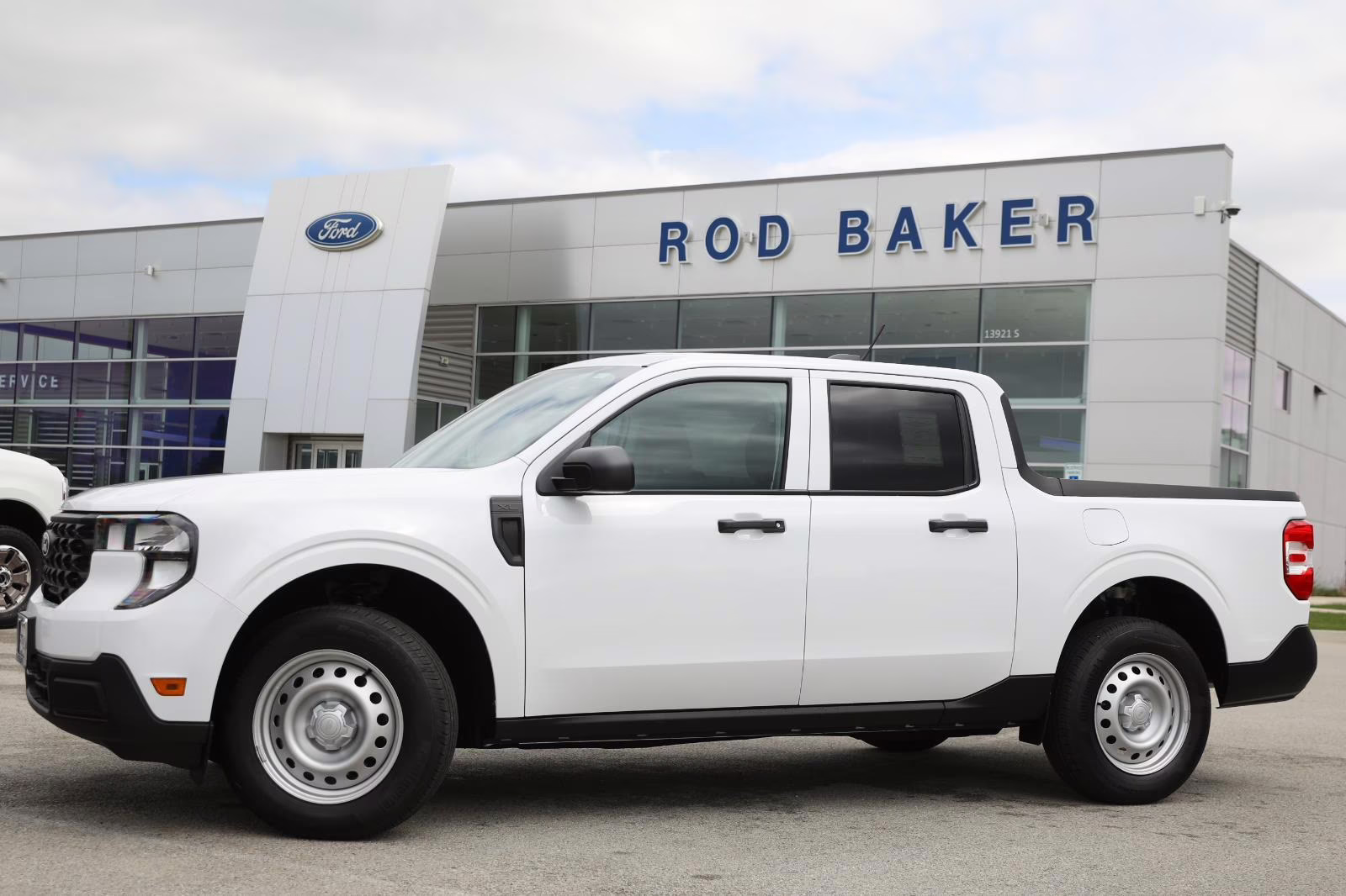 2026 Oxford White Ford Maverick XL AWD Truck