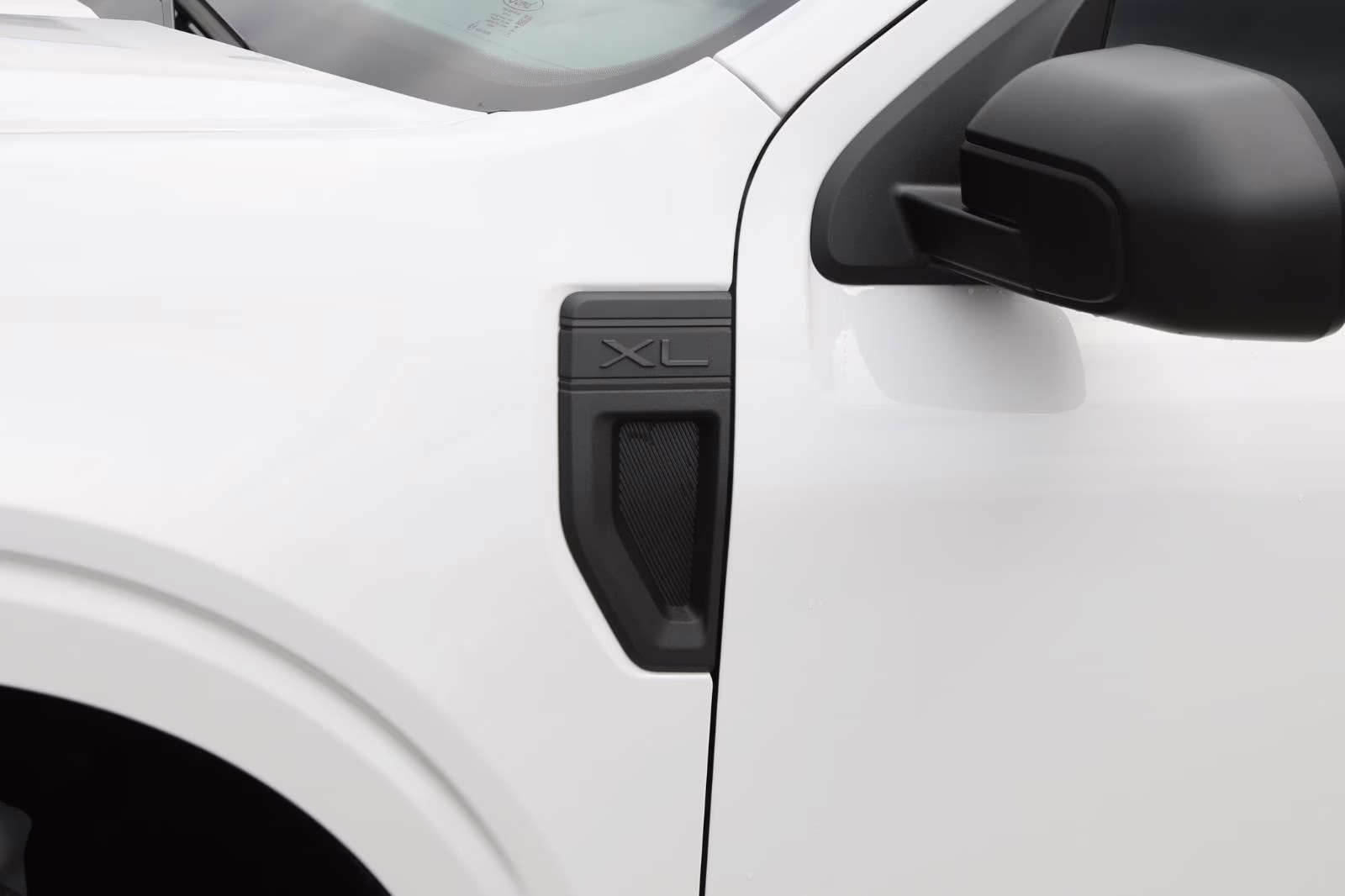 2026 Oxford White Ford Maverick XL AWD Truck