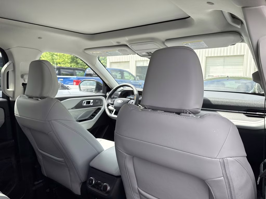 2026 Star White Metallic Tri-Coat Ford Explorer Platinum 4X4 SUV