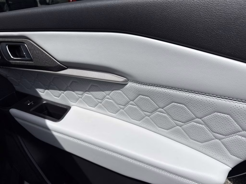 2026 Star White Metallic Tri-Coat Ford Explorer Platinum 4X4 SUV