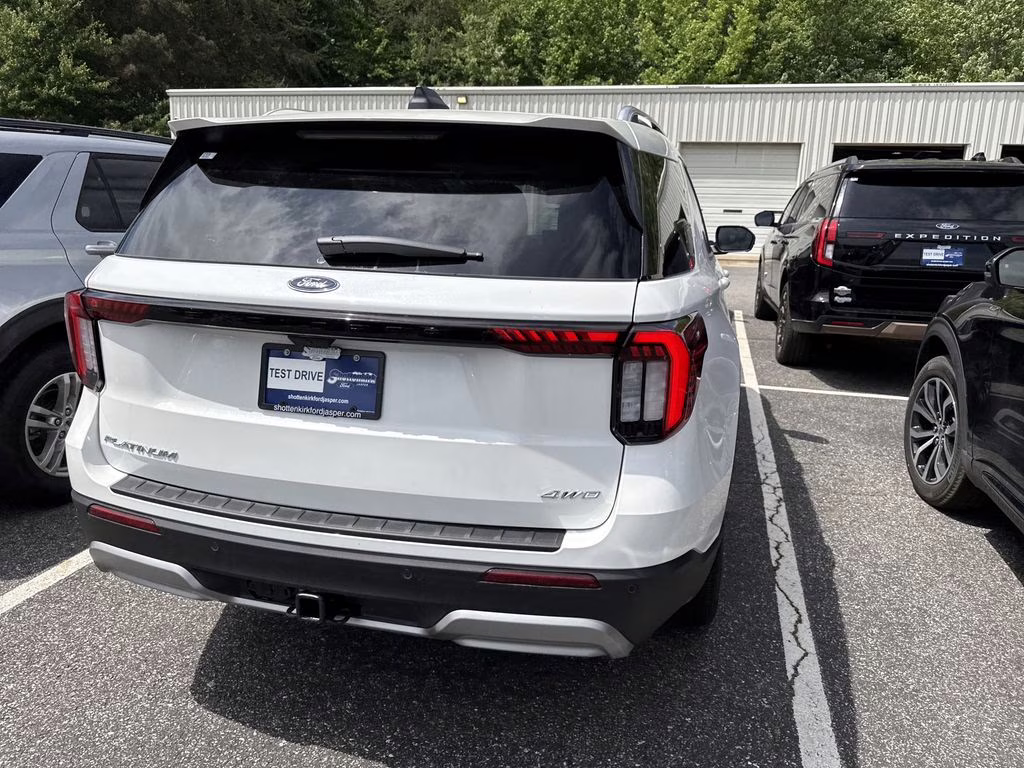 2026 Star White Metallic Tri-Coat Ford Explorer Platinum 4X4 SUV